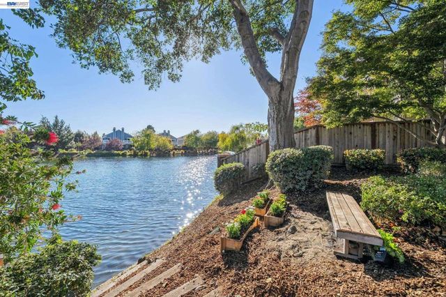 106 Purcell Dr, Alameda, CA 94502