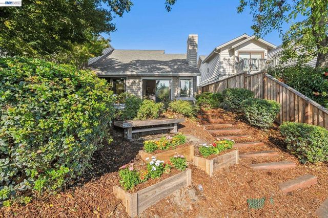 106 Purcell Dr, Alameda, CA 94502