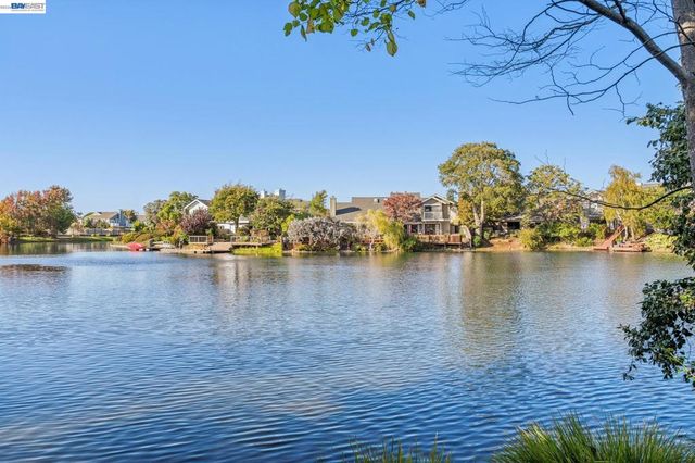 106 Purcell Dr, Alameda, CA 94502