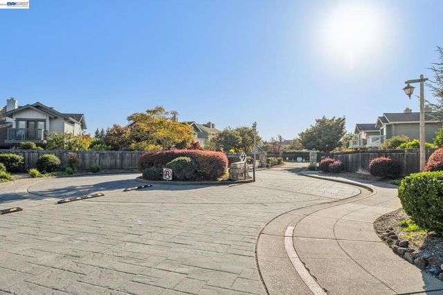 106 Purcell Dr, Alameda, CA 94502