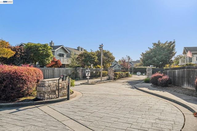 106 Purcell Dr, Alameda, CA 94502
