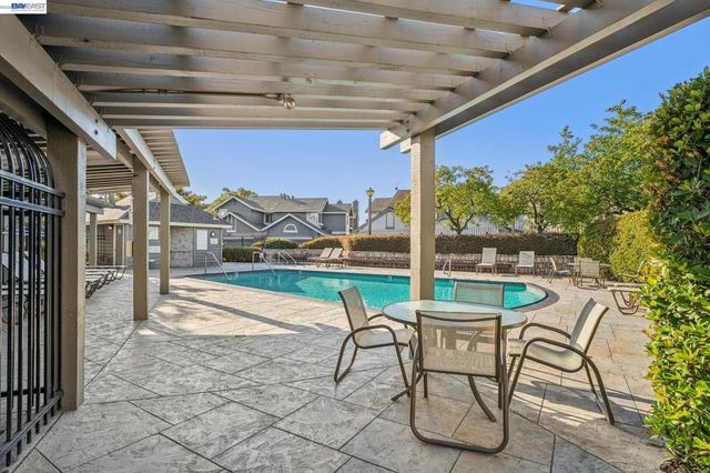 106 Purcell Dr, Alameda, CA 94502