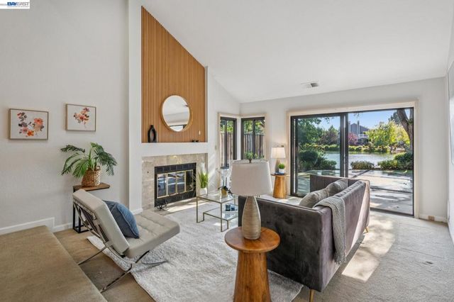 106 Purcell Dr, Alameda, CA 94502