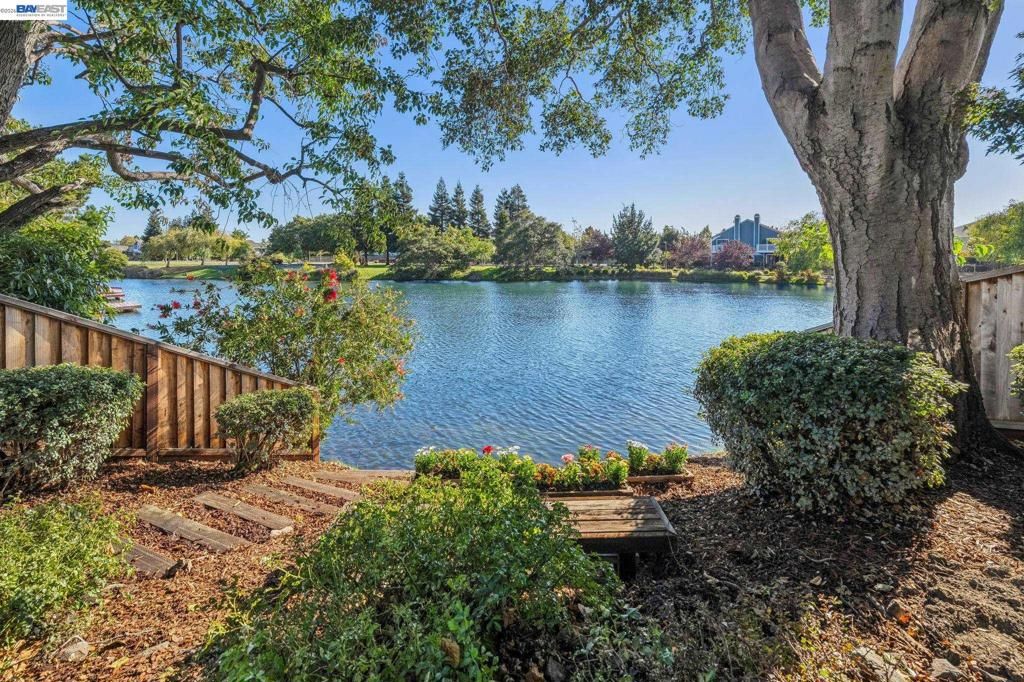 106 Purcell Dr, Alameda, CA 94502