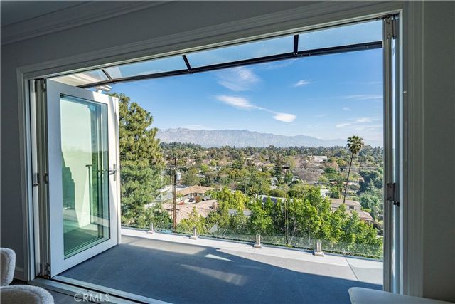 334 Anita Drive, Pasadena, CA 91105
