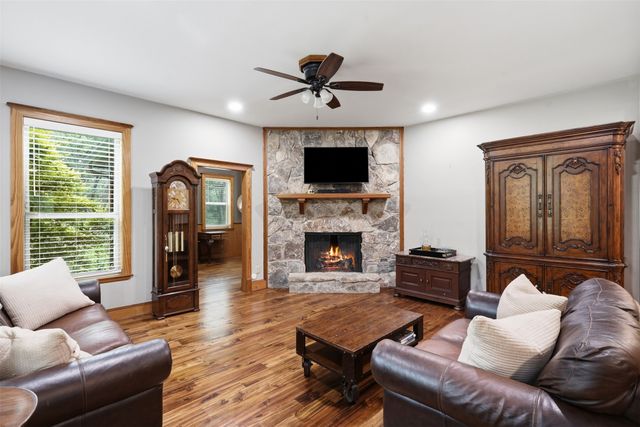 1100 Crazy Horse Trail, Burleson, TX 76028