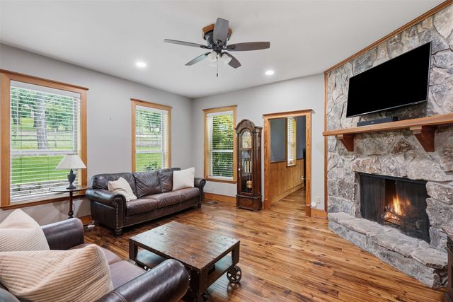 1100 Crazy Horse Trail, Burleson, TX 76028