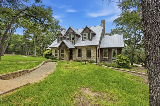 1100 Crazy Horse Trail, Burleson, TX 76028