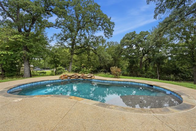 1100 Crazy Horse Trail, Burleson, TX 76028