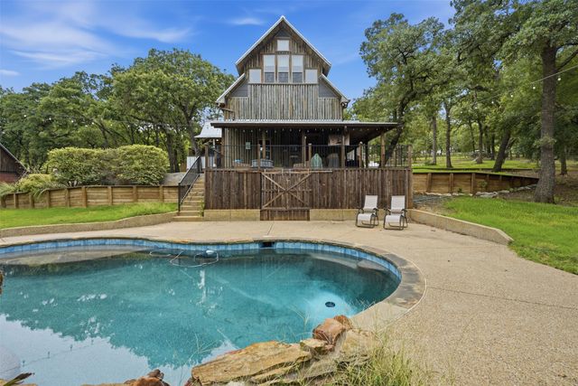 1100 Crazy Horse Trail, Burleson, TX 76028