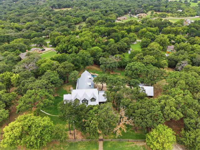 1100 Crazy Horse Trail, Burleson, TX 76028