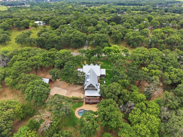 1100 Crazy Horse Trail, Burleson, TX 76028