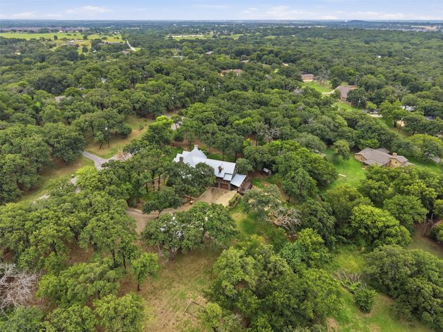 1100 Crazy Horse Trail, Burleson, TX 76028