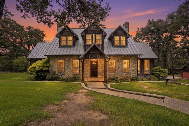 1100 Crazy Horse Trail, Burleson, TX 76028