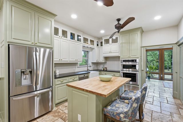 1100 Crazy Horse Trail, Burleson, TX 76028