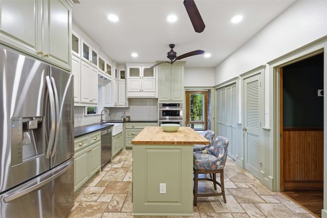1100 Crazy Horse Trail, Burleson, TX 76028