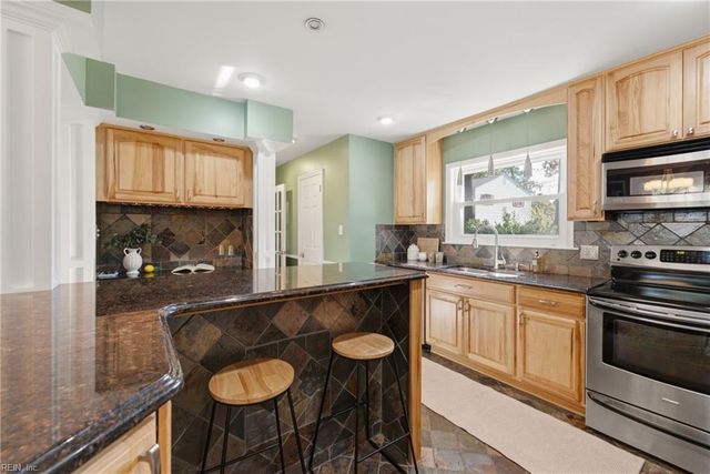 208 Great Hall CT, Virginia Beach, VA 23452