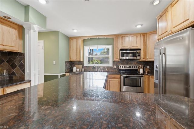 208 Great Hall CT, Virginia Beach, VA 23452