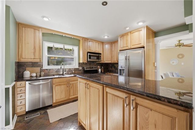 208 Great Hall CT, Virginia Beach, VA 23452
