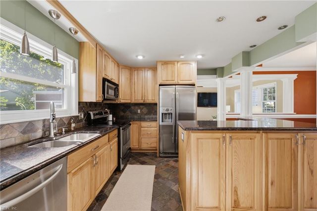 208 Great Hall CT, Virginia Beach, VA 23452