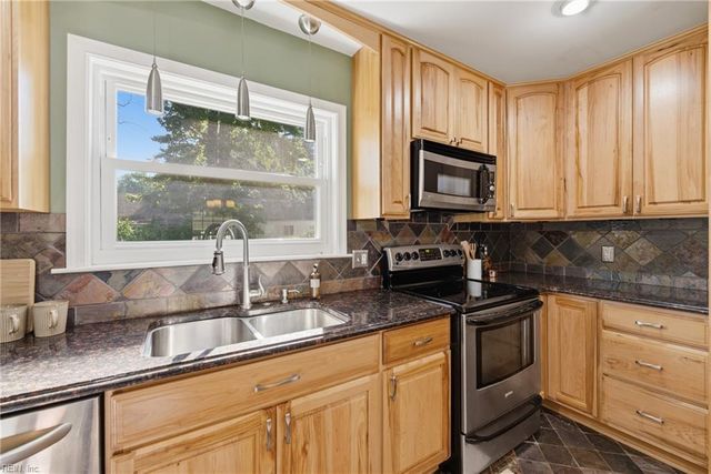 208 Great Hall CT, Virginia Beach, VA 23452