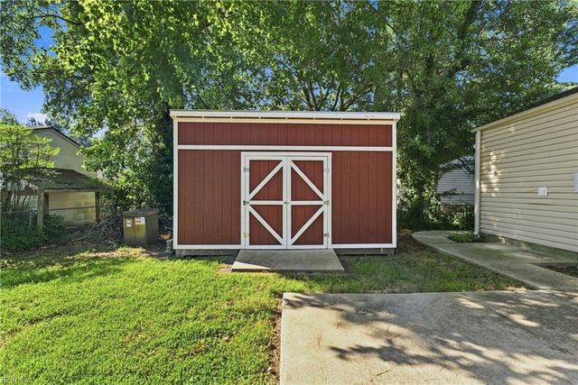 208 Great Hall CT, Virginia Beach, VA 23452