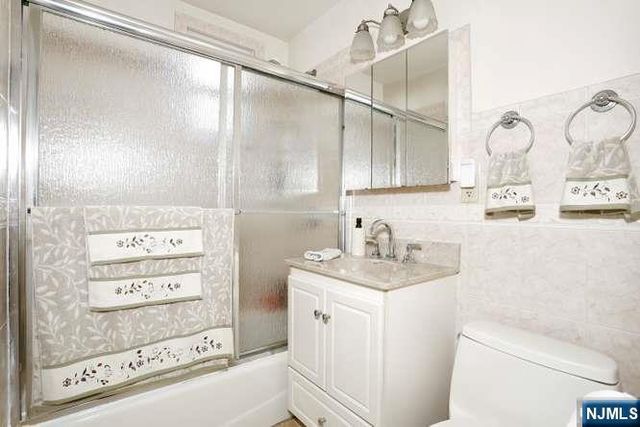 218 Hickory Avenue, Bergenfield, NJ 07621