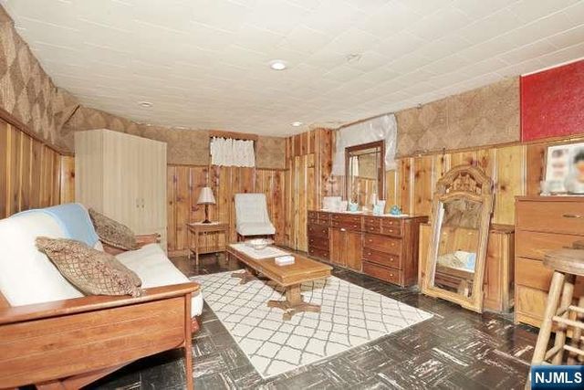 218 Hickory Avenue, Bergenfield, NJ 07621