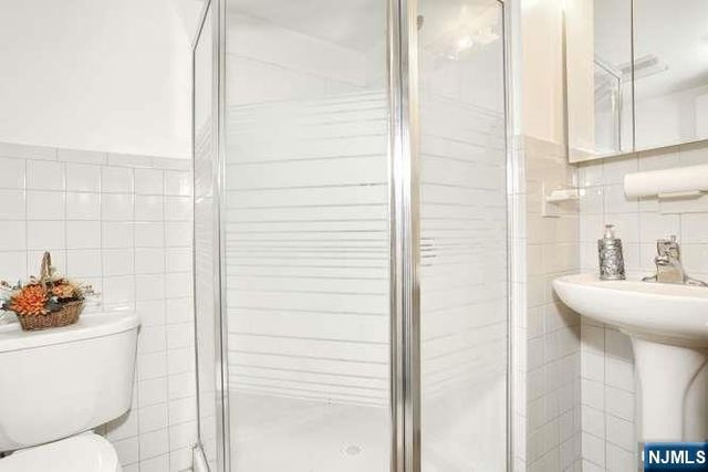 218 Hickory Avenue, Bergenfield, NJ 07621