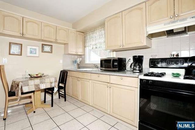 218 Hickory Avenue, Bergenfield, NJ 07621