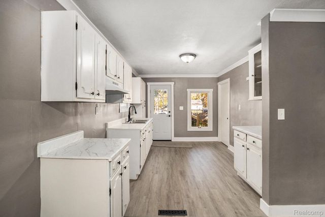 407 E Elizabeth Street, Fenton, MI 48430