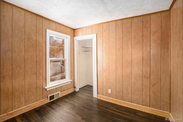 407 E Elizabeth Street, Fenton, MI 48430