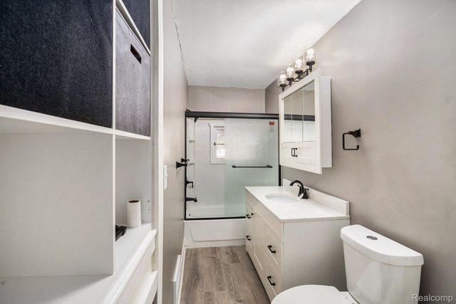 407 E Elizabeth Street, Fenton, MI 48430