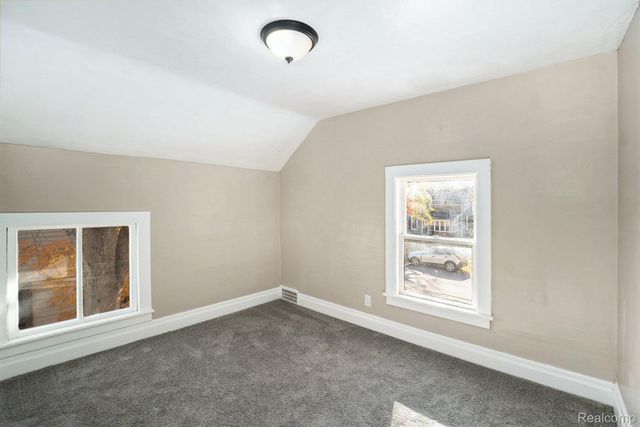 407 E Elizabeth Street, Fenton, MI 48430