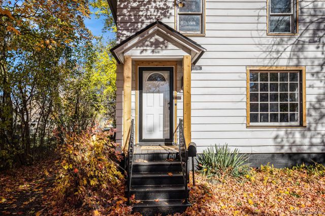 407 E Elizabeth Street, Fenton, MI 48430