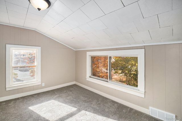 407 E Elizabeth Street, Fenton, MI 48430