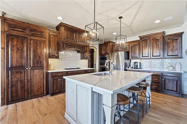 15516 Stearns Street, Overland Park, KS 66221