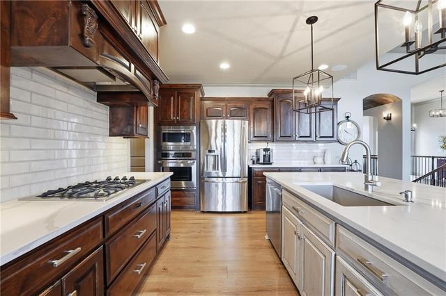 15516 Stearns Street, Overland Park, KS 66221