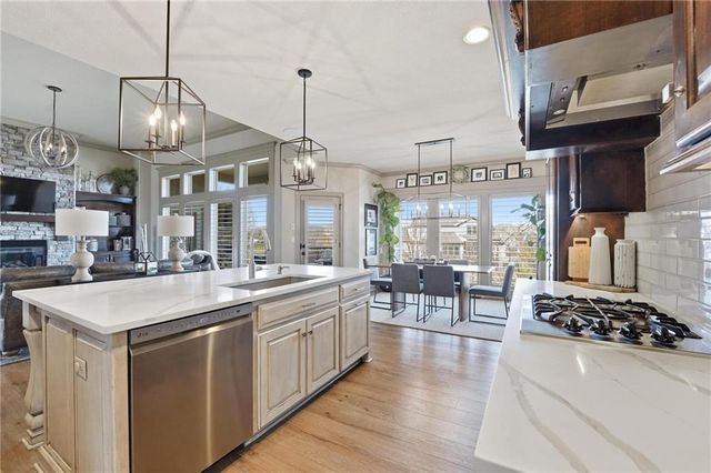 15516 Stearns Street, Overland Park, KS 66221