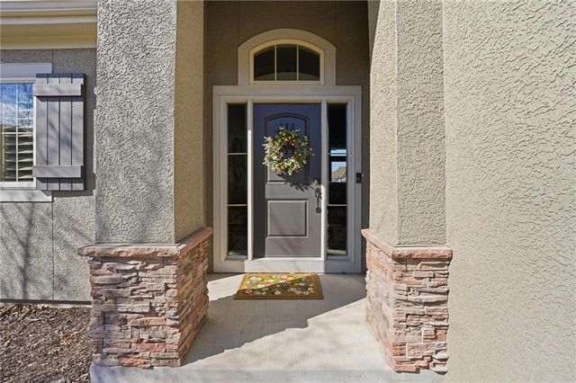 15516 Stearns Street, Overland Park, KS 66221