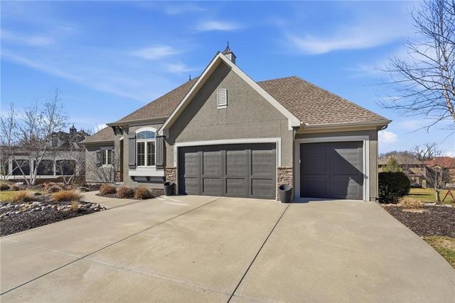 15516 Stearns Street, Overland Park, KS 66221