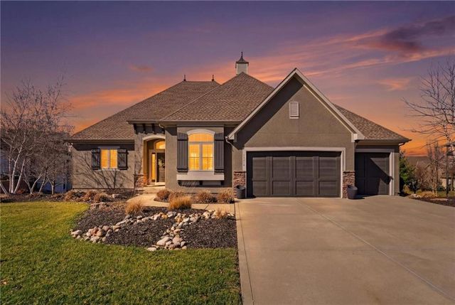 15516 Stearns Street, Overland Park, KS 66221