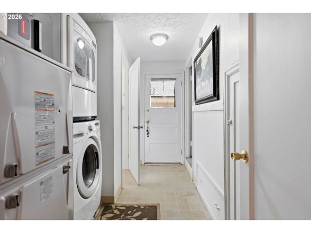 2320 Sw DOLPH Ct, Portland, OR 97219