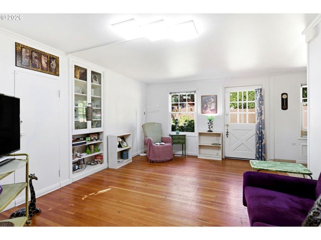 2320 Sw DOLPH Ct, Portland, OR 97219