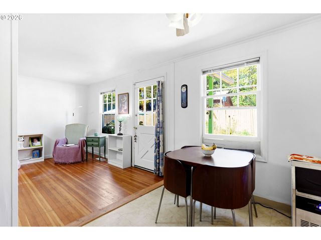 2320 Sw DOLPH Ct, Portland, OR 97219