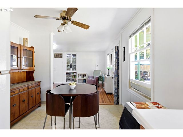 2320 Sw DOLPH Ct, Portland, OR 97219
