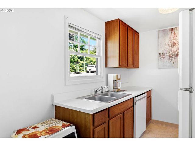 2320 Sw DOLPH Ct, Portland, OR 97219