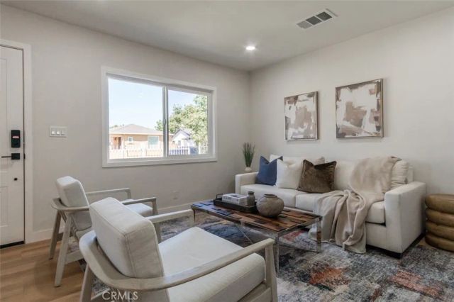 2432 Exposition Place, Los Angeles, CA 90018