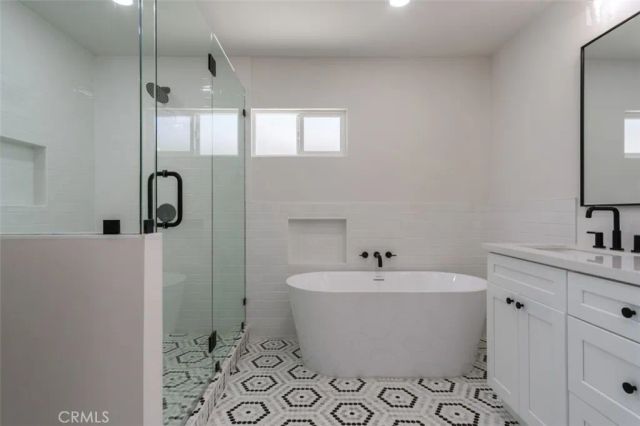 2432 Exposition Place, Los Angeles, CA 90018