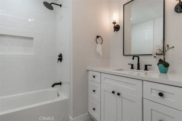 2432 Exposition Place, Los Angeles, CA 90018